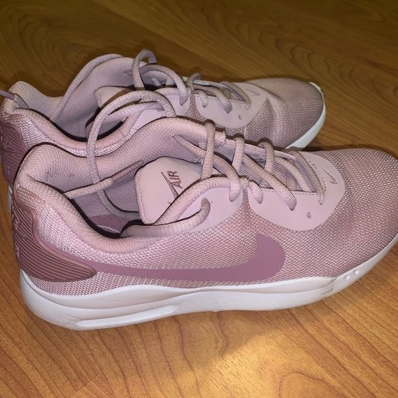 light pink nike shoes